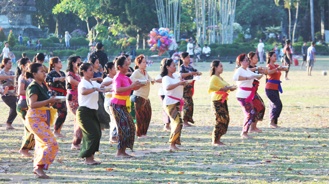 Exercise of Pendet Dance