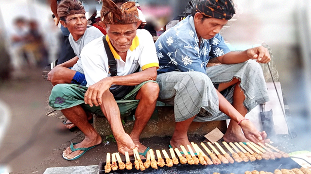 Making sate lilit